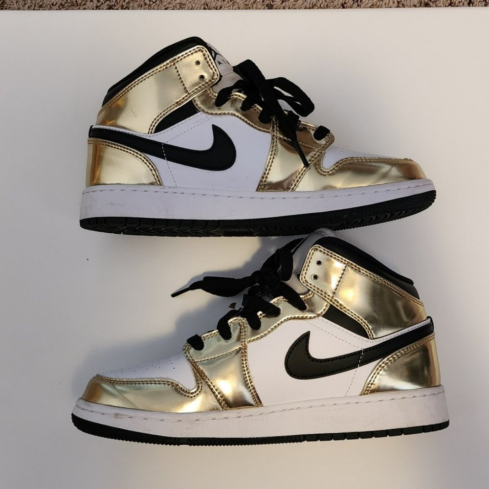 Jordan 1 Mid - Metallic Gold Black White (GS) Size: 6Y or Women's 7.5/8